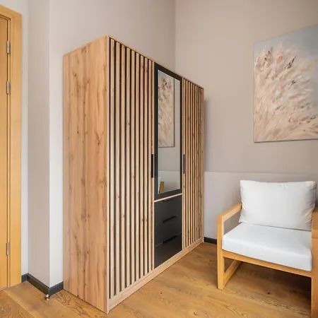 Appartement With Private Parking & Terrace