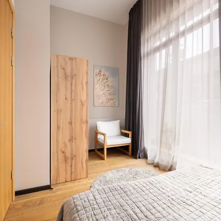 With Private Parking & Terrace Appartement