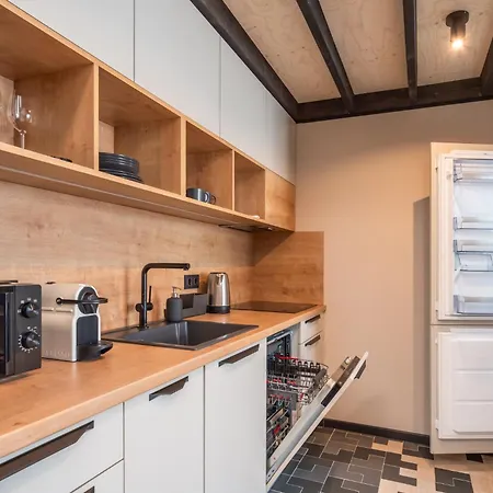 Appartement With Private Parking & Terrace *