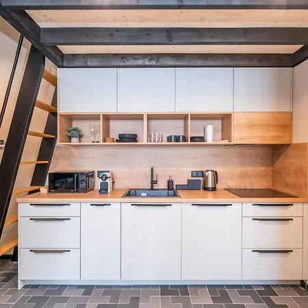 With Private Parking & Terrace Appartement